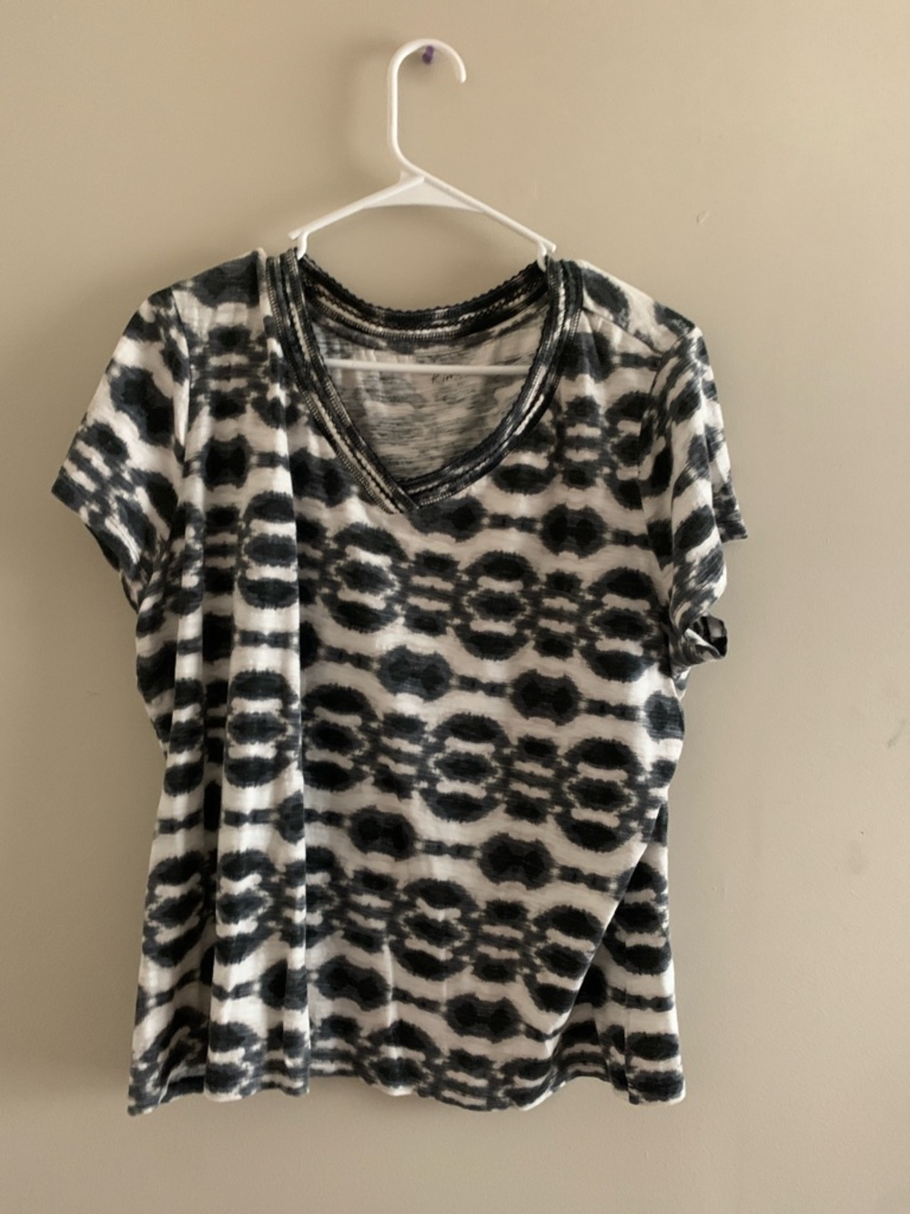 Kim Rogers Black & White Tie-Dye V-Neck Short Sleeve Tee